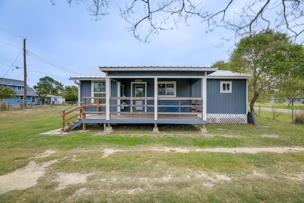 Rockport Vacation Rental | 2BR | 1BA | 800 Sq Ft | Stairs Required