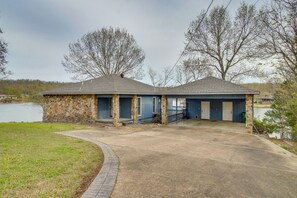 Exterior | 2,500 Sq Ft