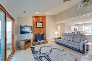 Living Area | Smart TV | Decorative Fireplace | Upper Level