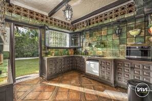 Open kitchen