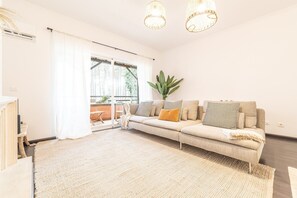Delightful Aroeira Apartment | 2 Bedrooms | Apartment Aroeira Golf IV | Located in Golf Resort & Balcony with Dining Area | Aroeira