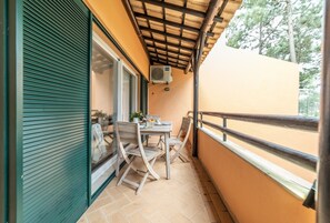 Delightful Aroeira Apartment | 2 Bedrooms | Apartment Aroeira Golf IV | Located in Golf Resort & Balcony with Dining Area | Aroeira