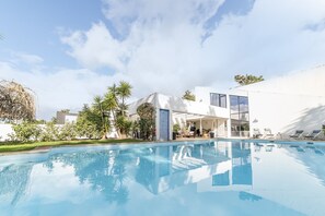 Spacious & Homely Lisbon Coast Villa | 4 Bedrooms | Villa Agapanto | Private Pool & BBQ | Aroeira