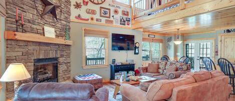 Ellijay Vacation Rental | 3BR | 3.5BA | 2,500 Sq Ft | 3 Stairs to Access