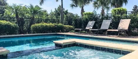 Beautiful Private Swimming Pool wtih Hot Tub overlooking golf Course.