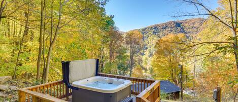 Maggie Valley Vacation Rental | 2BR | 2BA | 1,000 Sq Ft | Stairs Required