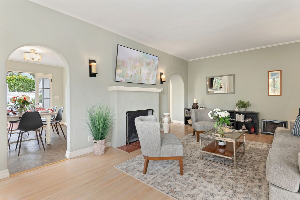 Coral Cottage- Just minutes away from Butterfly Beach & Montecito’s Lower Village!