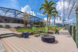 Seating area by the water