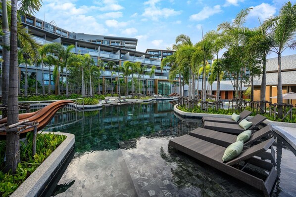 Luxury sea view apartment at Mida Grande Surin (10144)