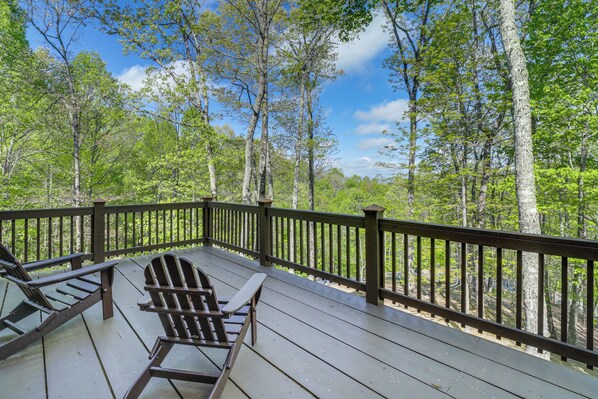 Franklin Vacation Rental | 4BR | 4BA | 3,200 Sq Ft | Staircase Required to Enter