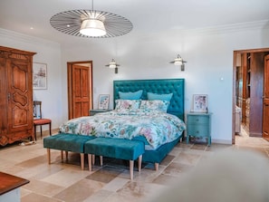 Bedroom 1 / Bridal Suite - 1 bed 180 - Air conditioning - Dressing room - Bathroom with Italian shower, whirlpool bath, marble double washbasin, bidet and WC - Terrace / Balcony