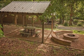 Community fire pit & picnic area between Nana & Apollonie Cabins.