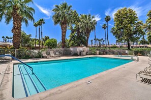 Palm Valley Country Club Amenities | 40 Heated Pools | Hot Tubs | Tennis Courts