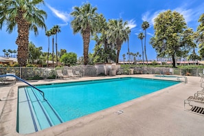 Palm Valley Country Club Amenities | 40 Heated Pools | Hot Tubs | Tennis Courts