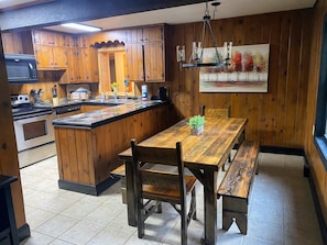 Kitchen/Dining Area