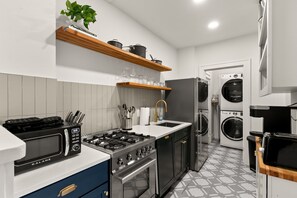 Fully Upgraded Kitchen and Dining Nook