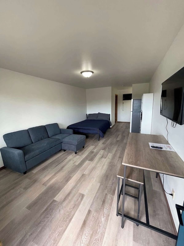 Studio Unit 8
