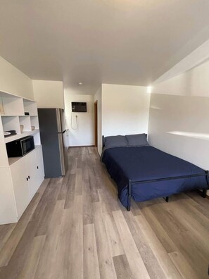 Living Space - Queen Bed