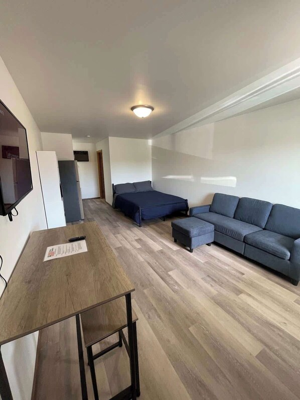Studio Unit 7