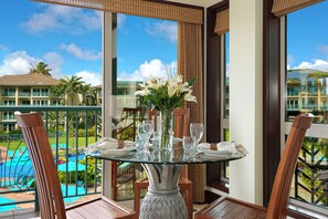 Waipouli Beach Resort A301 Ocean and Pool ViewDining
