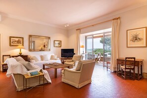 To ensure a comfortable stay, the villa has all the amenities you might wish for #fully-equipped #comfort #soleilmarin #saint-tropez #france