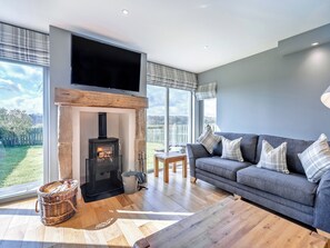 Living room | Speed The Plough - Paddockhall Cottages, Linlithgow, near Edinburgh 
