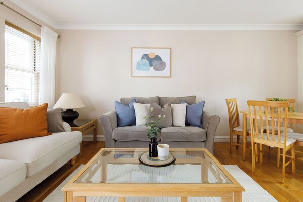 Living room area with coffee table and dining table 