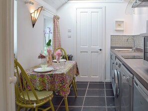 Kitchen/diner | Cranog Cwtch, Trefin, near St Davids
