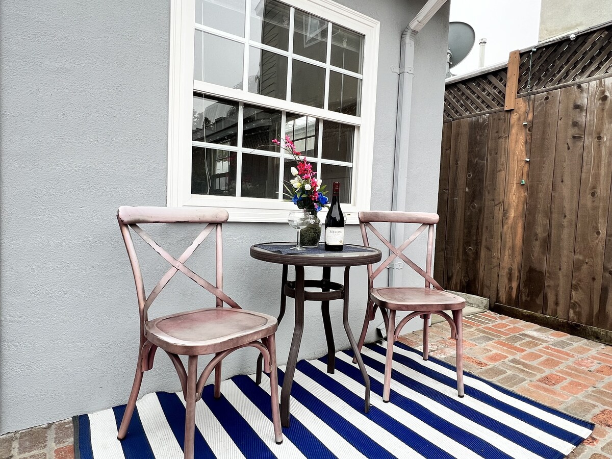 Private and Quiet Coronado 1 Bedroom Cottage with Parking