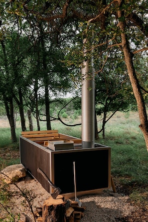 Outdoor spa tub
