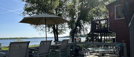 Table for 4 or 3 bar stools overlooking the lake