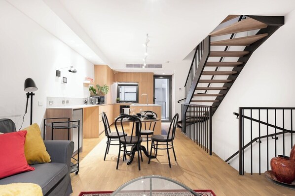 Enjoy relaxed evenings at home thanks to cable TV and free Wi-Fi throughout the apartment, catering to all your entertainment needs.