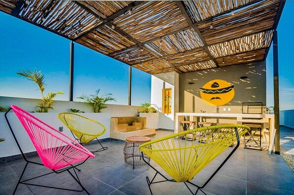 Convenient room with tables and chairs in this Playa del Carmen rental