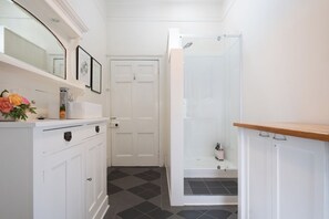Main bathroom with walk-in shower