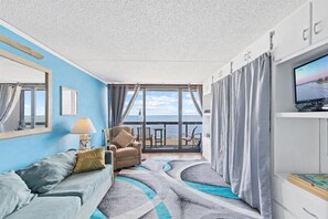 A Fun & Bright Studio Condo in the Heart of OCMD!