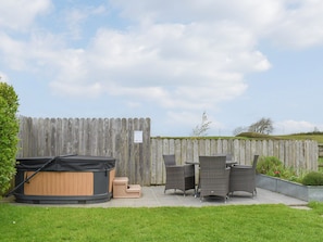 Hot tub | The Tallet Barn - Knowle Farm, Marhamchurch, near Bude