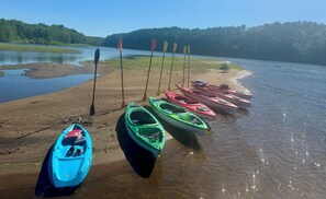 Just a 10 minute kayak ride to sand islands with much to explore!