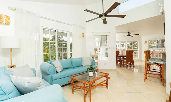 Living room: sofa & sitting area