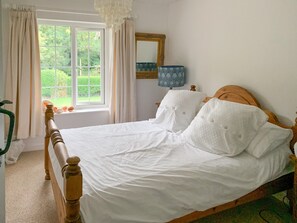 Double bedroom | Castle Cottage, Ruanlanihorne, near Truro