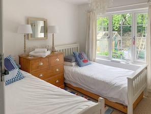 Twin bedroom | Castle Cottage, Ruanlanihorne, near Truro