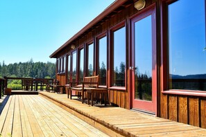 the panoramic deck, perfect for lounging, enjoying the view and star gazing