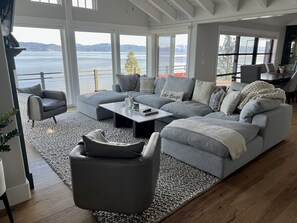 Spacious Family Room w/ Large Cloud Couch (lake & mountain views)