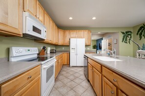 Spacious Kitchen 