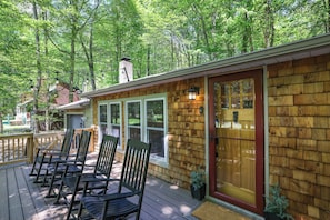 Welcome to The Knotty Pine Cabin!
We're so glad you're here. 