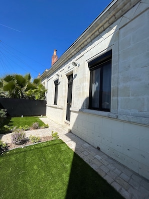 Maison en pierre type échoppe bordelaise - Jardin de rue 1