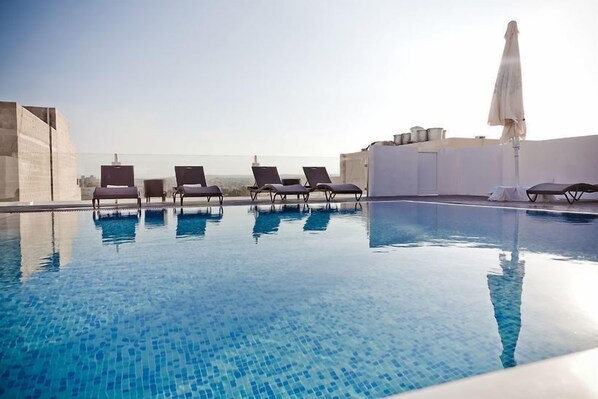Rooftop pool