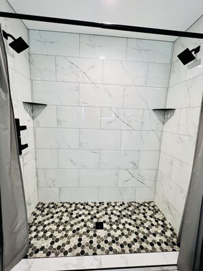 Master Bath Shower - Dual Shower Heads!