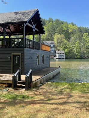 Boathouse with tie up dock