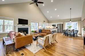 Living Room | Smart TV | Gas Fireplace | Central Heating & A/C | Ceiling Fans