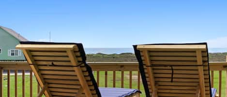 High rise lounge chairs allow for the perfect views over the railings. Sit & enjoy watching the pelicans or the cruise ships going in & out of Galveston.